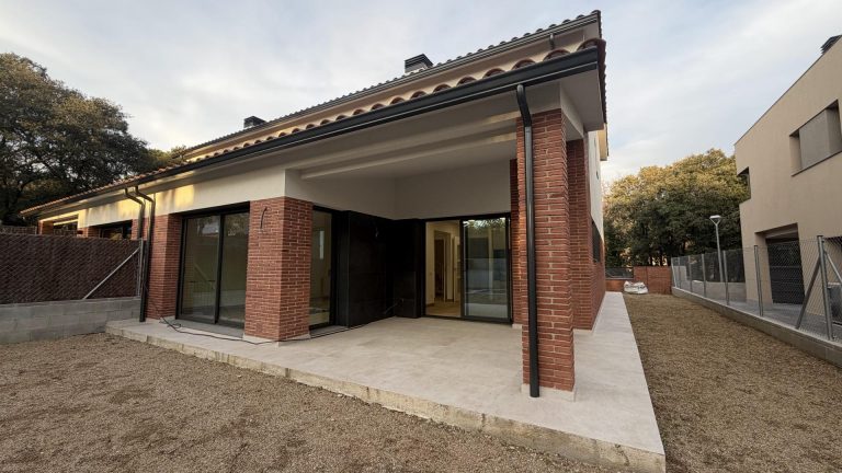 Unifamiliar adossada a Sant Esteve de Palautordera 200.00 m2