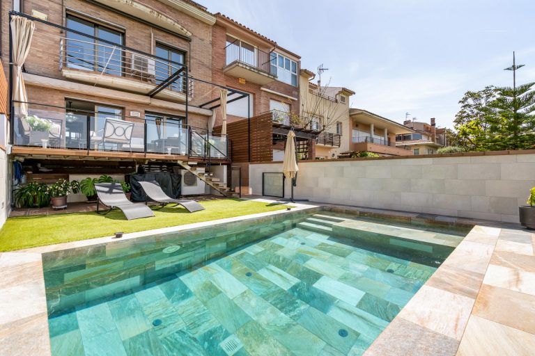 Unifamiliar adossada a Granollers 285.00 m2