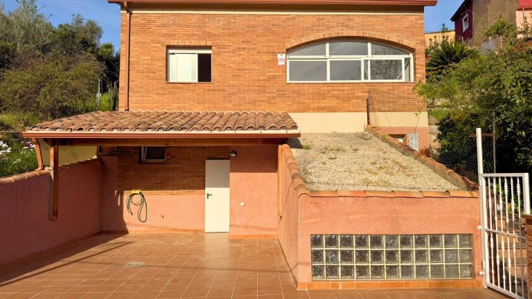 Unifamiliar aïllada a Cànoves i Samalús 300.00 m2